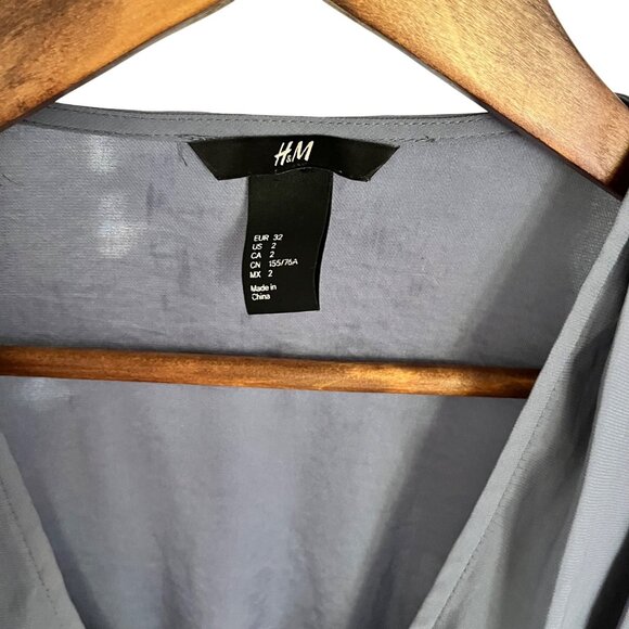 H&M Gray Sleeveless Zip-Front Dress With Pleated Detail & V-Neckline - Size 2 - Picture 2 of 11